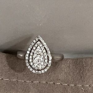 Sale!!! Genuine diamond pear shaped ring